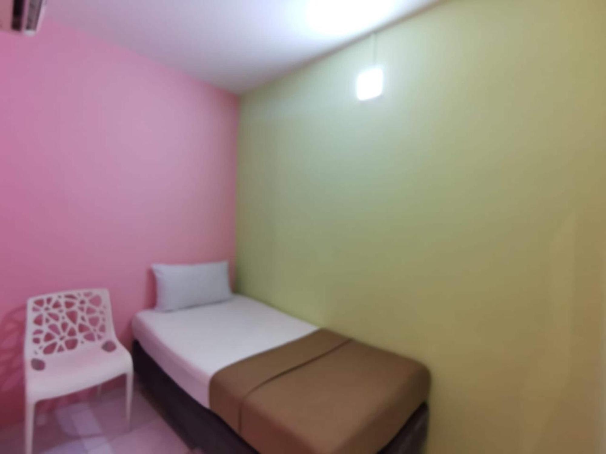Super Oyo 90086 My Seven Days Inn ยะโฮร์บาห์รู ภายนอก รูปภาพ