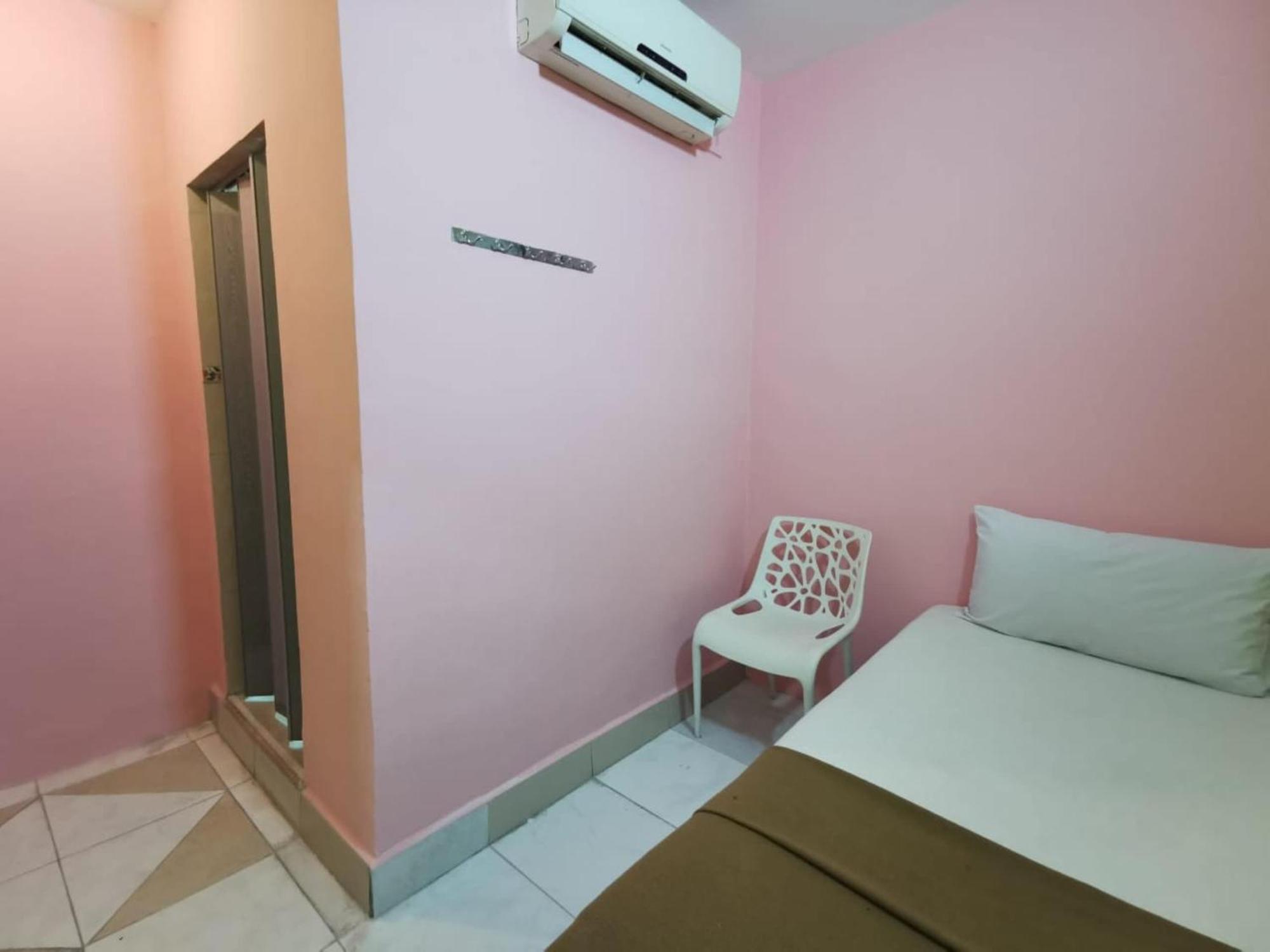 Super Oyo 90086 My Seven Days Inn ยะโฮร์บาห์รู ภายนอก รูปภาพ