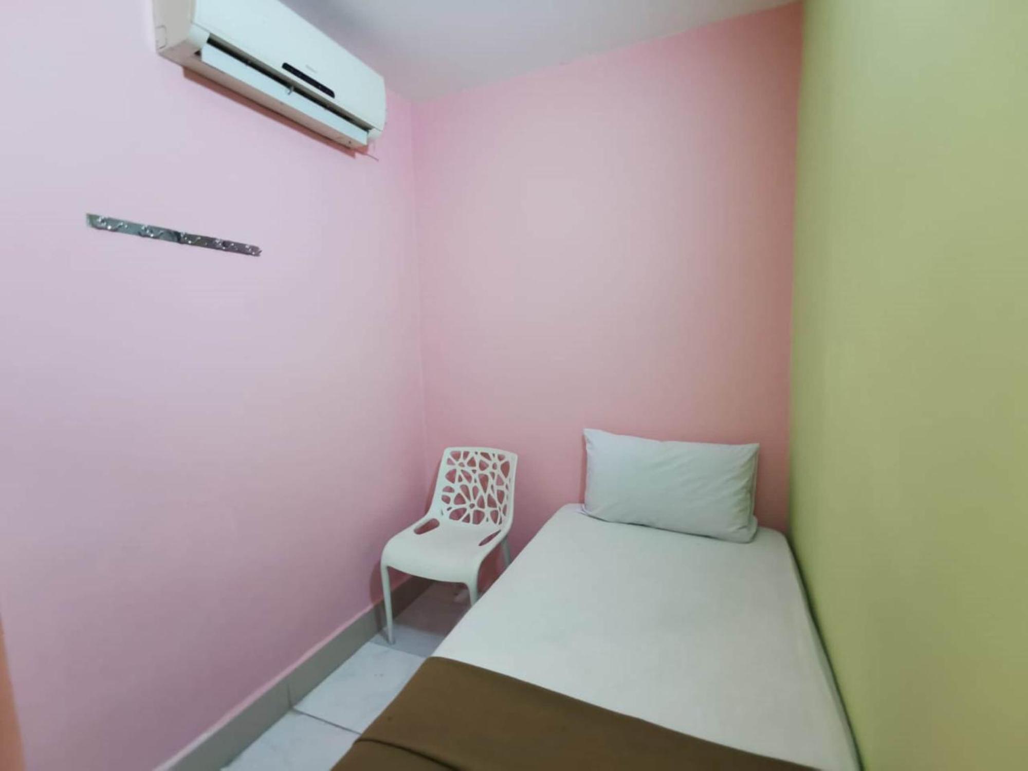 Super Oyo 90086 My Seven Days Inn ยะโฮร์บาห์รู ภายนอก รูปภาพ