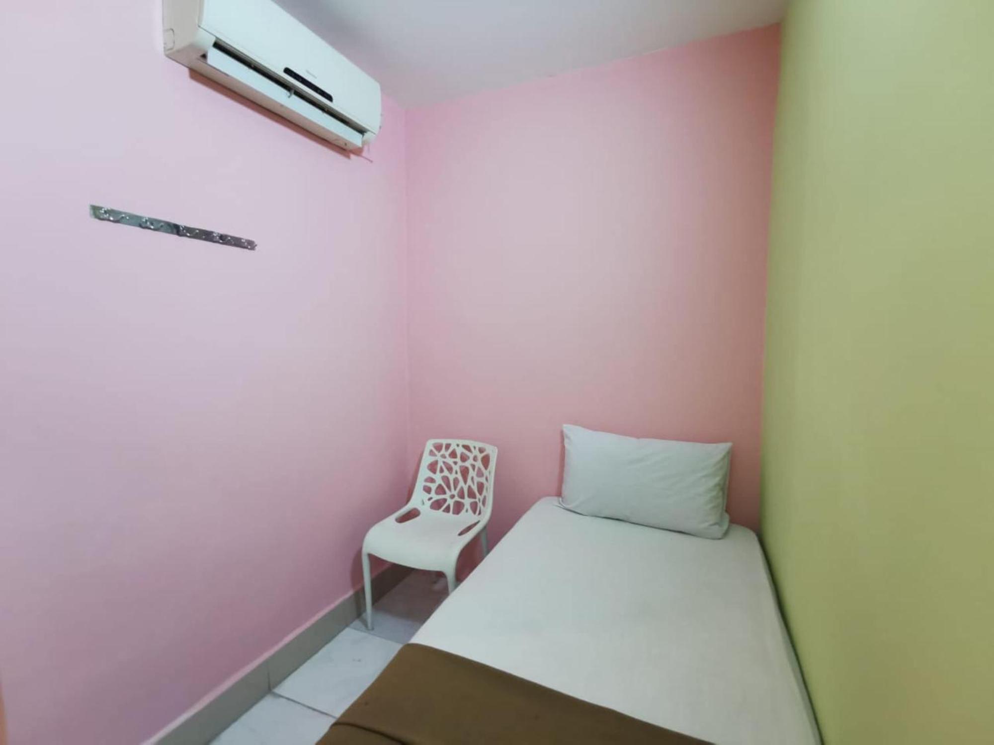 Super Oyo 90086 My Seven Days Inn ยะโฮร์บาห์รู ภายนอก รูปภาพ