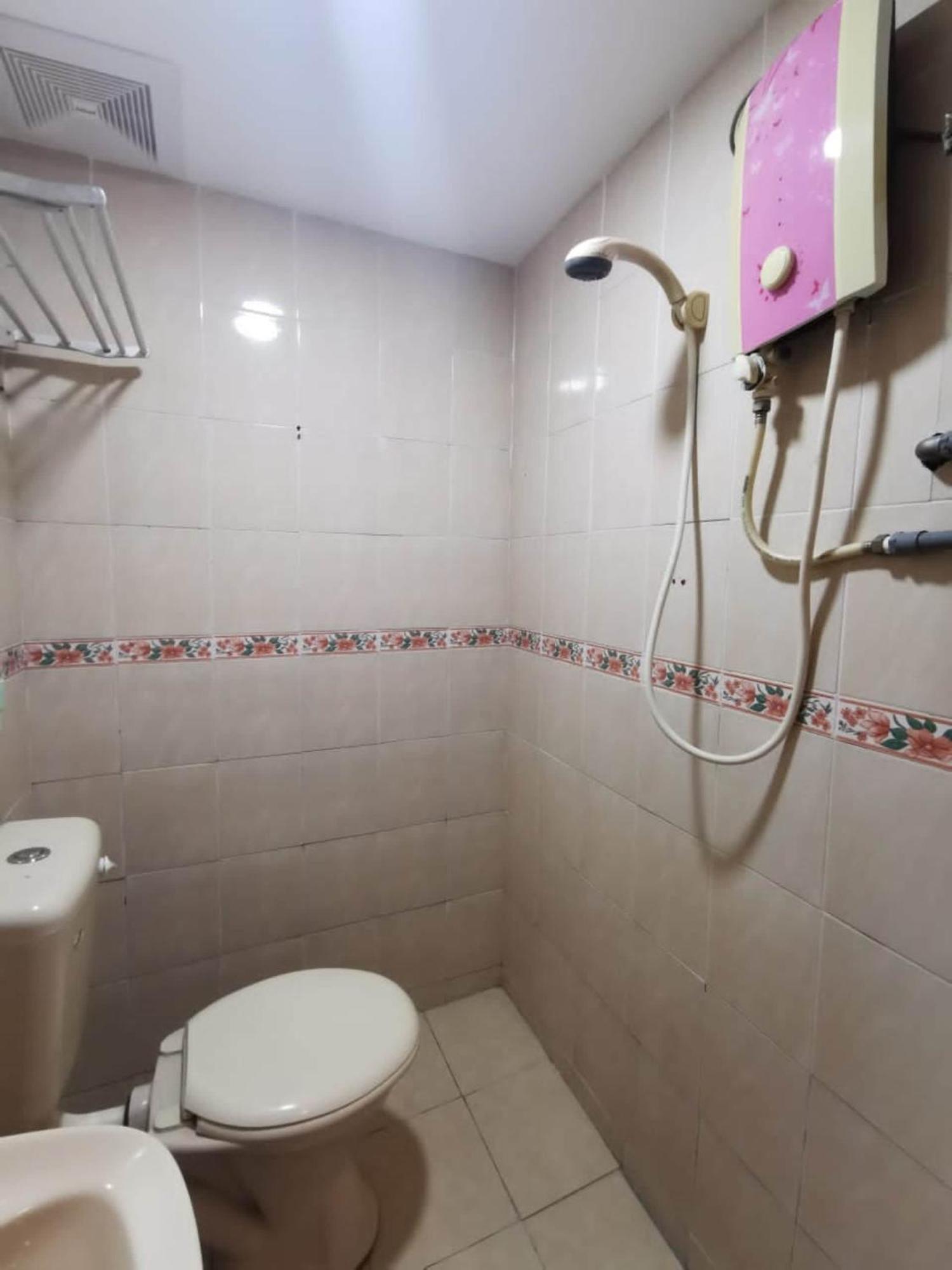 Super Oyo 90086 My Seven Days Inn ยะโฮร์บาห์รู ภายนอก รูปภาพ